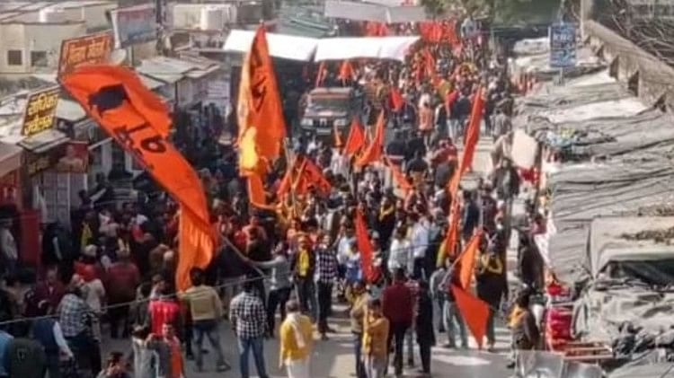 Dhirendra Shastri: बागेश्वर धाम के धीरेंद्र शास्त्री के समर्थन में निकली ध्वज यात्रा, काशीपुर का देखें ये रंग बागेश्वर धाम के धीरेंद्र शास्त्री के समर्थन में निकली ध्वज यात्रा