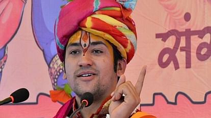 MP News: बागेश्वर धाम के भक्त ने श्याम मानव पर ठोका आपराधिक मानहानि का मुकदमा, षड्यंत्र रचने का लगाया आरोप पंडित धीरेंद्र कृष्ण शास्त्री