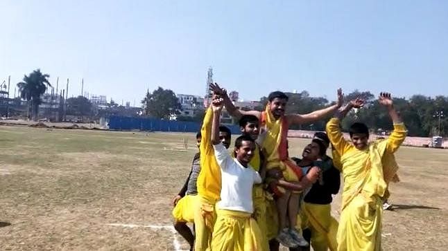 जीत के बाद का जश्न, हर हर महादेव से गूंजा मैदान