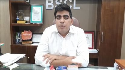 Chhattisgarh: बिलासपुर नगर निगम की अनूठी पहल, सौर ऊर्जा से रोशन होंगे शहर के प्रमुख चौराहे, प्रथम चरण हुआ पूरा प्रोजेक्ट की जानकारी देते नगर आयुक्त