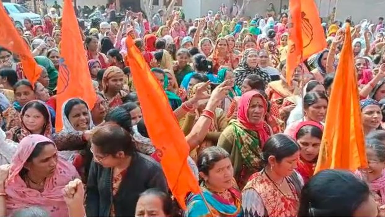 Anganwadi workers protested on last day of strike and called CM Shivraj Singh a cheater