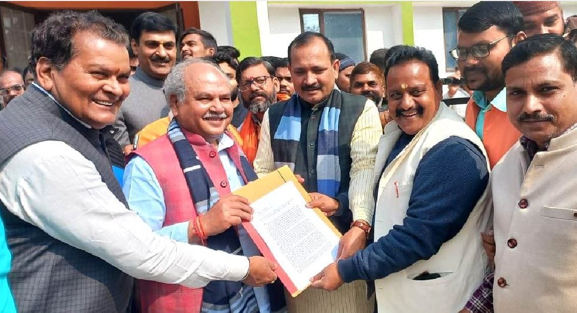 Bageshwar Dham issue Union Minister narendra singh Tomar said People doing cheap politics