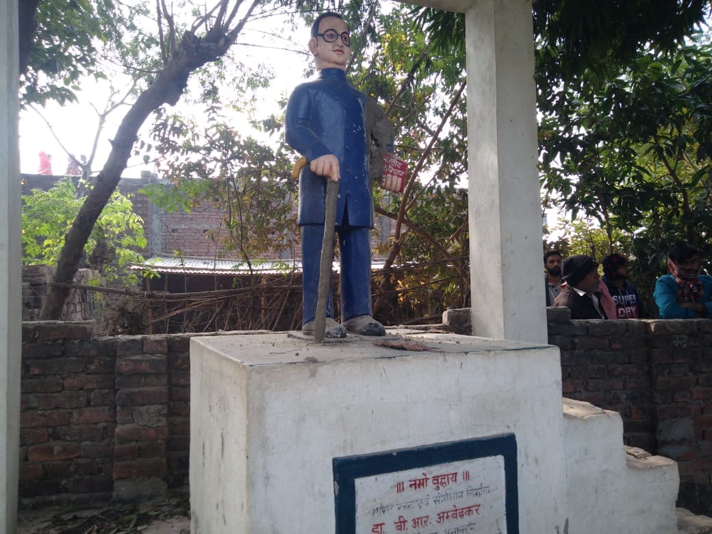 Anarchists damaged dr Ambedkar statue in ballia  commotion of villagers