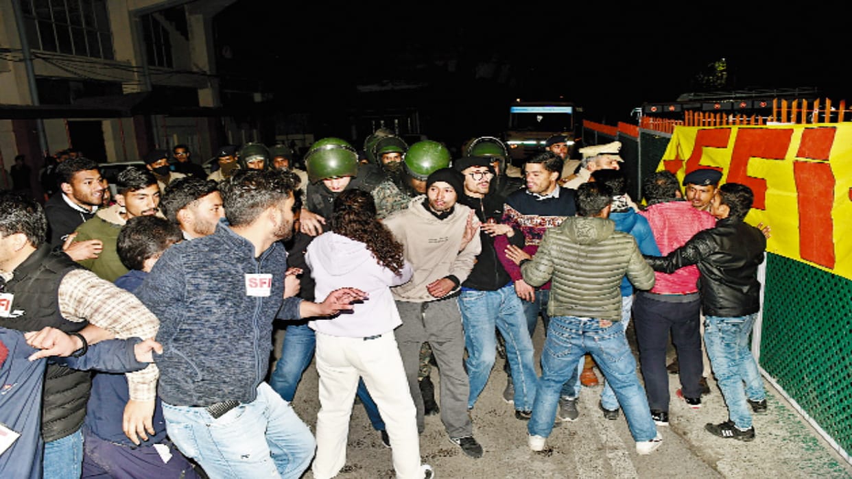 protest and dhakka mukki during BBC documentary shows in HPU