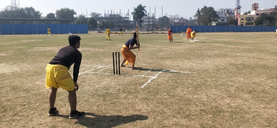 Hit six wearing dhoti: In Varanasi, Batuks played cricket wearing dhoti-kurta, commentary in Sanskrit