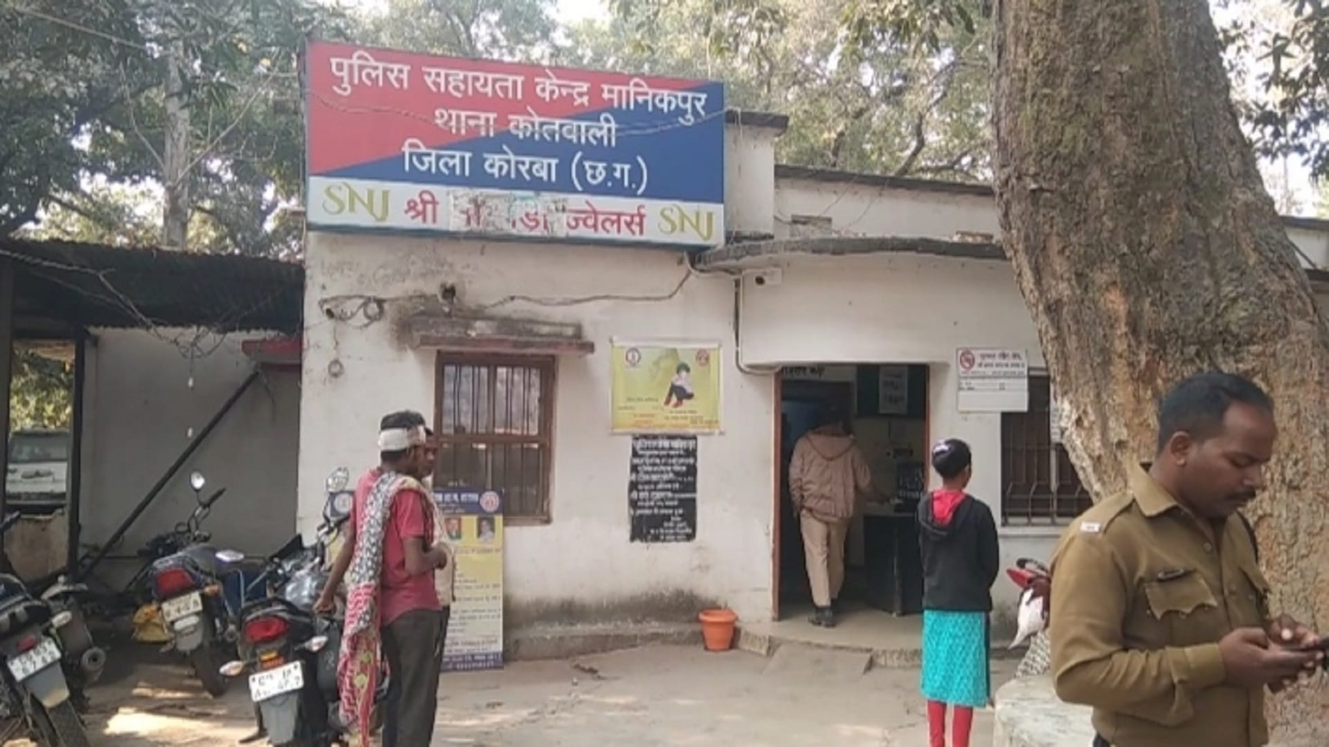 fighting between two groups of students in girl affair in korba