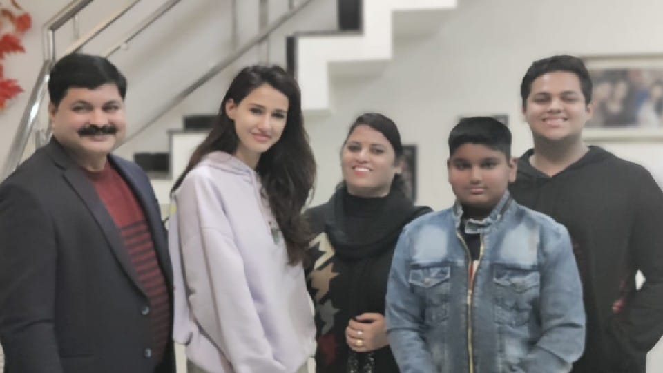 Bollywood actress Disha Patani reached her home spent time with her parents in Bareilly