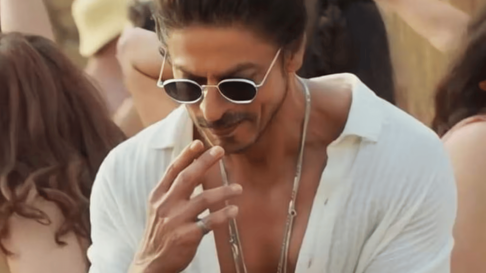 Box Office Report Shahrukh Khan deepika padukone Pathaan day 5 varisu thinivu Gandhi Godse ek yudh collection