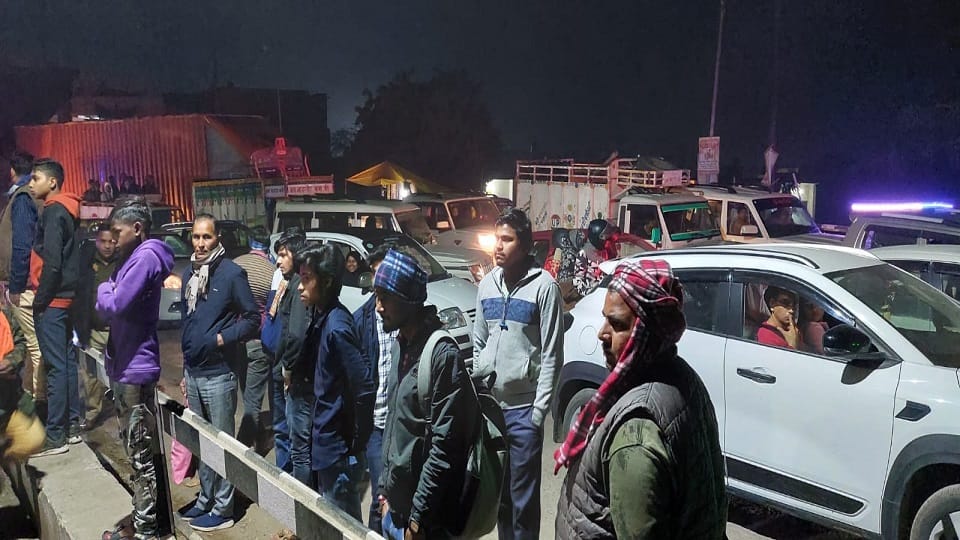 Unknown killed by rail long queues of vehicles started