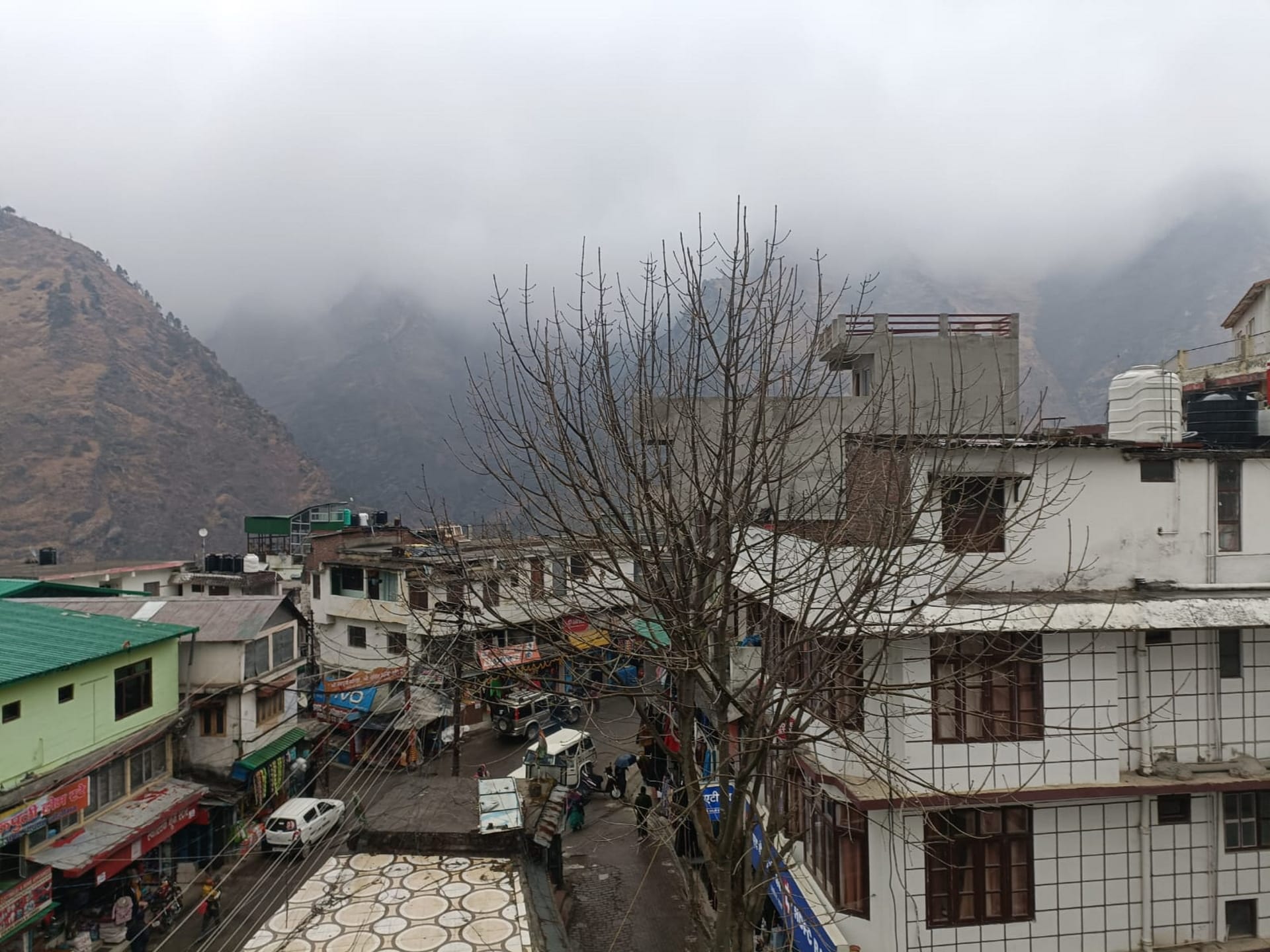 Joshimath Is Sinking Hotel home stay business stalled due to Joshimath disaster 75 percent bookings cancelled