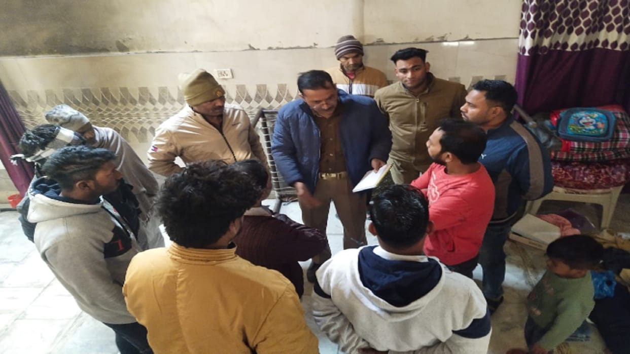 UP Crime: Miscreants looted a house of businessman in Lisadigate of Meerut