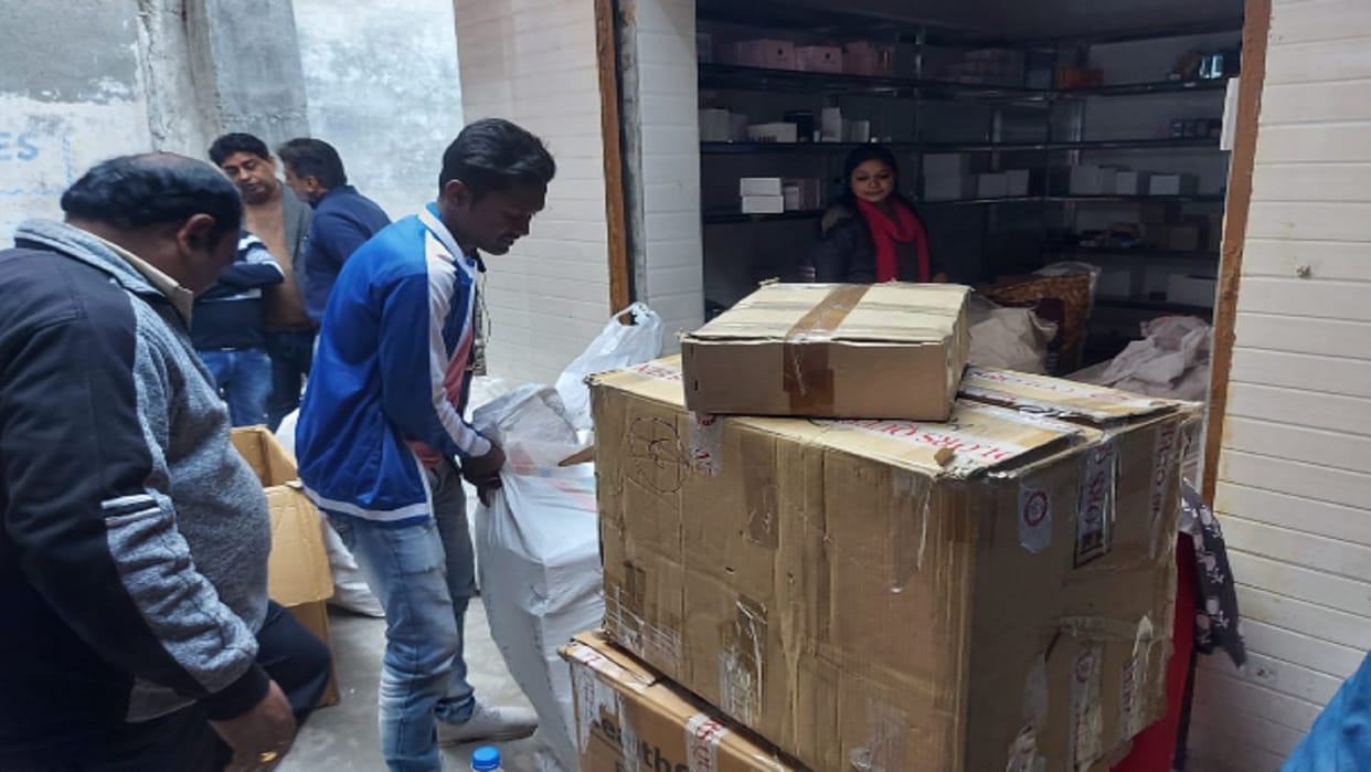 Meerut: Police raid in a shop and fake goods recovered of 50 lakhs