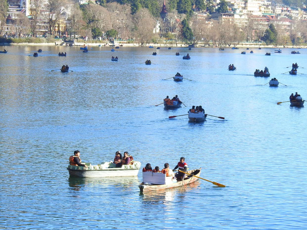 There was movement of tourists in Sarovar Nagri