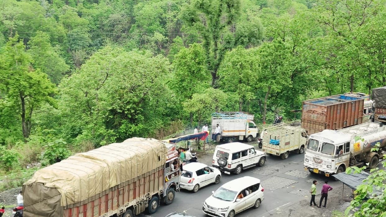Crowd gathered on Narmada Jayanti, ten kilometer long jam on Khandwa road