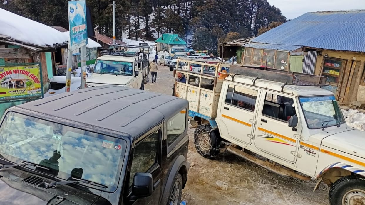 Traffic restored on National Highway 305 jalori pass road Outer Seraj Valley Kullu