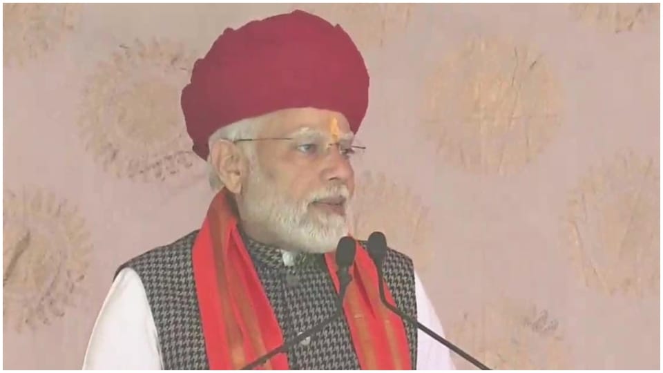 PM Modi wearing red turban of Gurjar community in asind Bhilwara Rajasthan