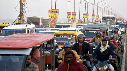 vehicles kept crawling for 10 hours in a distance of 20 km Magh Mela