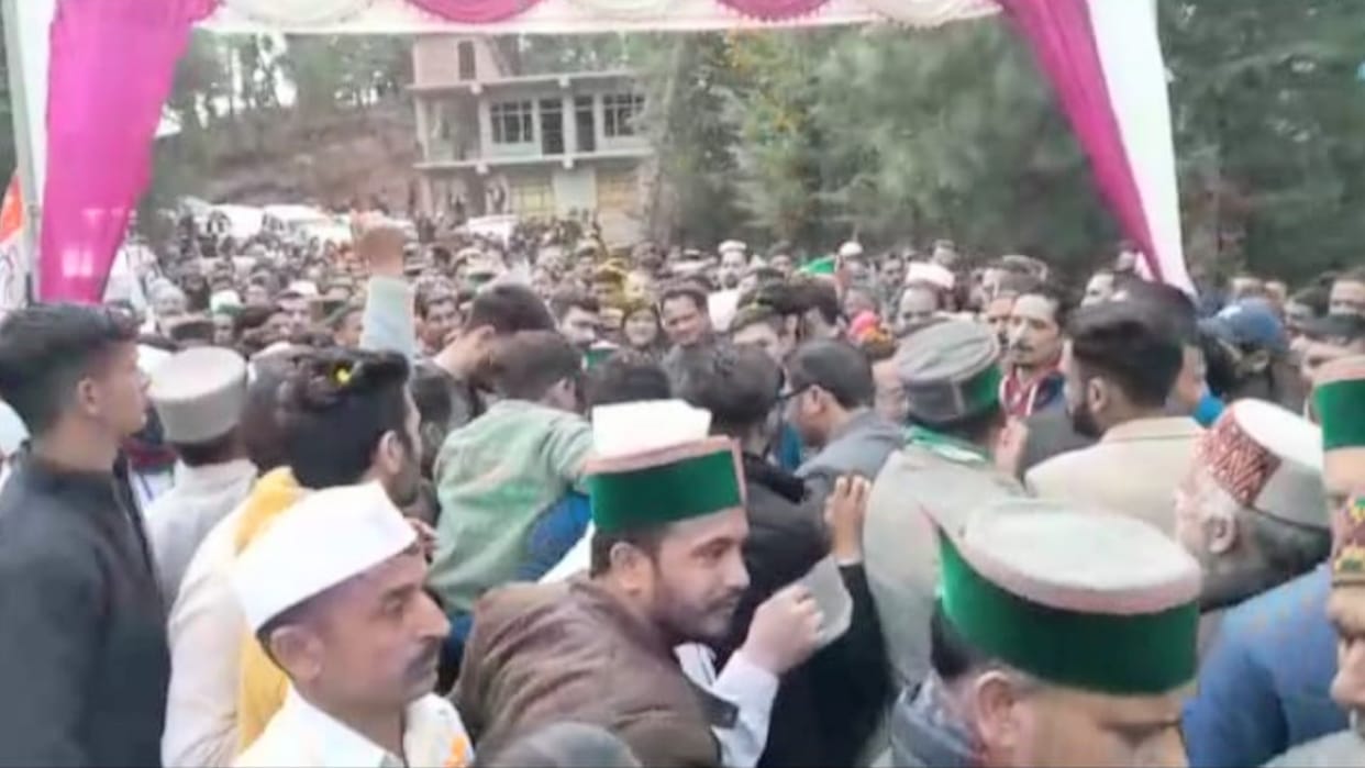 Factionalism exposed in front of Congress state president, two groups raised slogans against each other in Ser