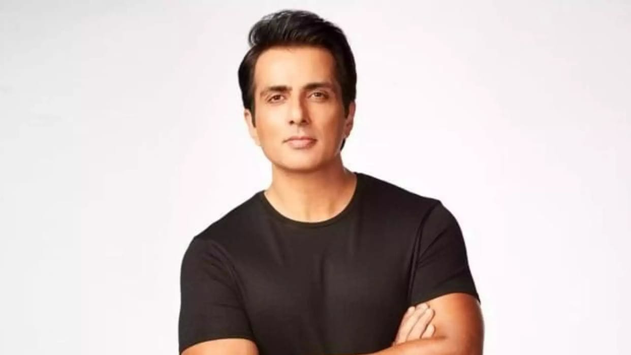 ask sonu sood session fan asked actor about canada citizenship know his answer