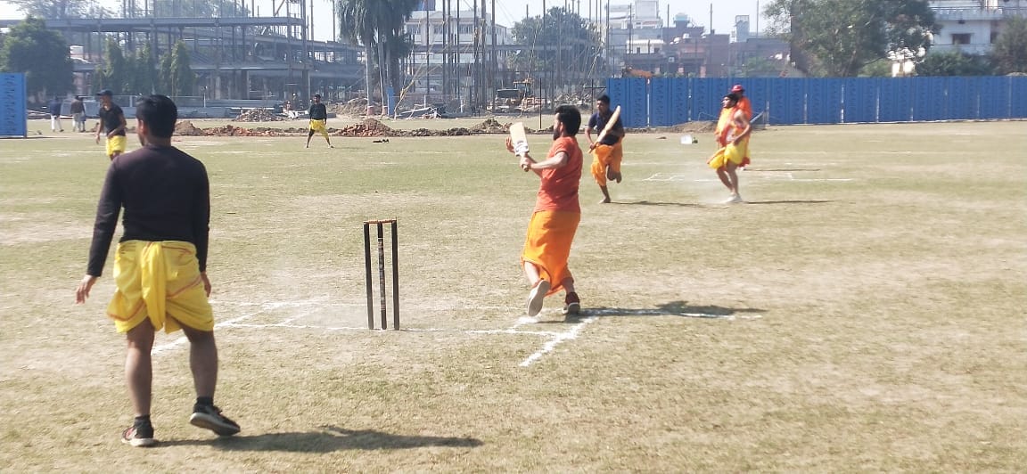 Hit six wearing dhoti: In Varanasi, Batuks played cricket wearing dhoti-kurta, commentary in Sanskrit