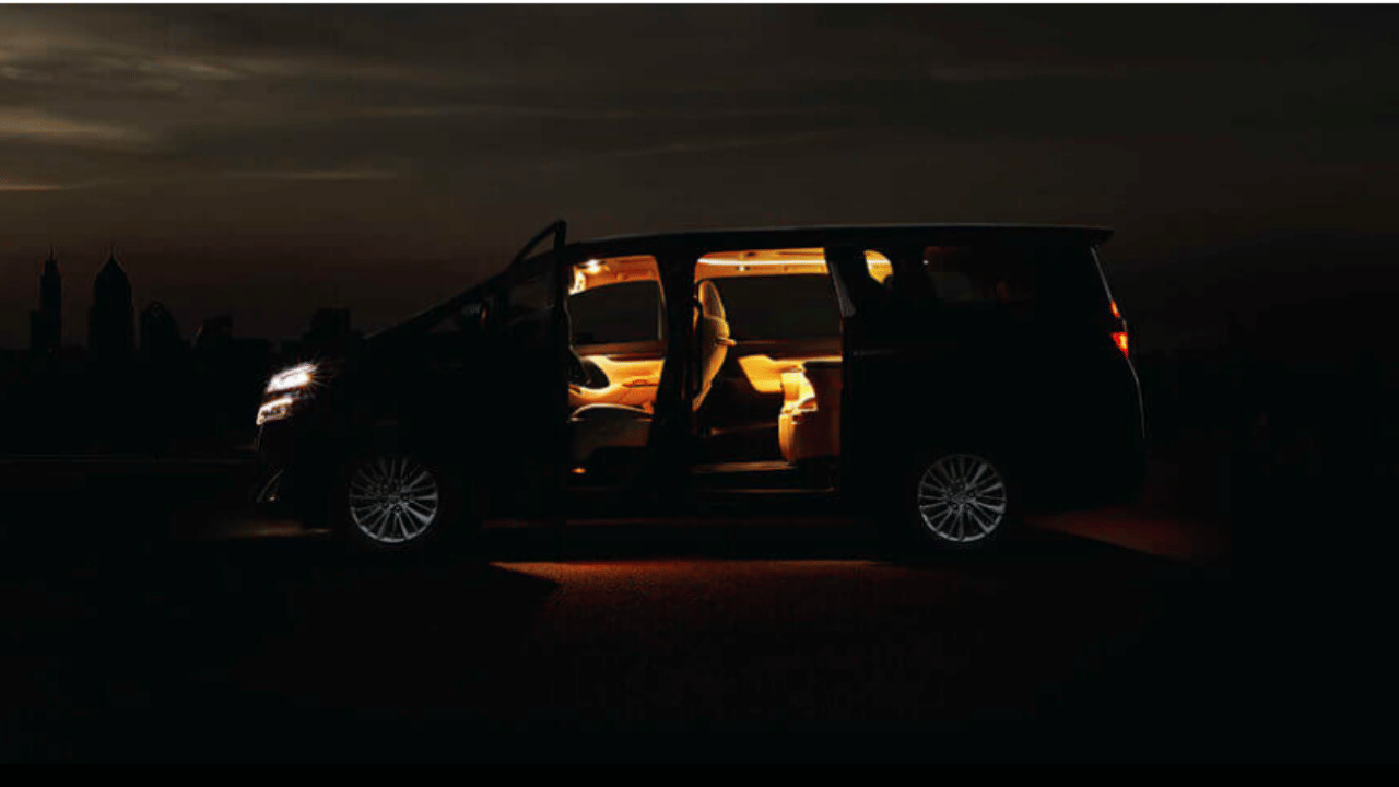 toyota hybrid vellfire and mercedes v class is the right choice of those who travel with luxury, know feature