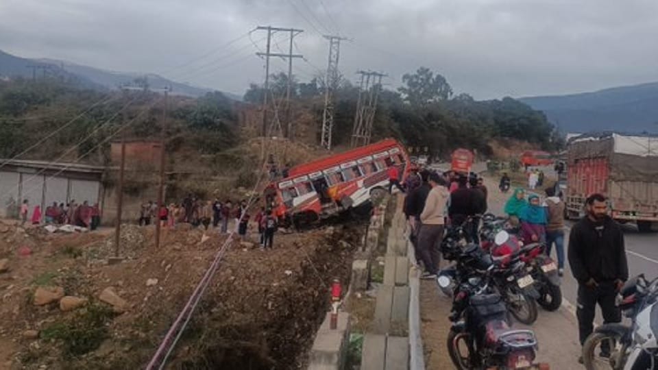 Nine people injured in a road accident on the National Highway in Udhampur