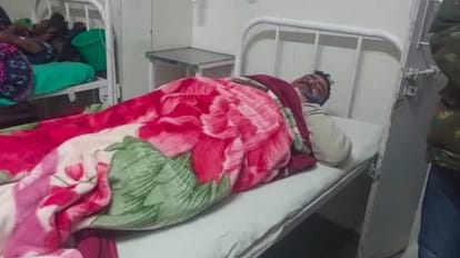 अस्पताल में उपचाराधीन व्यक्ति।