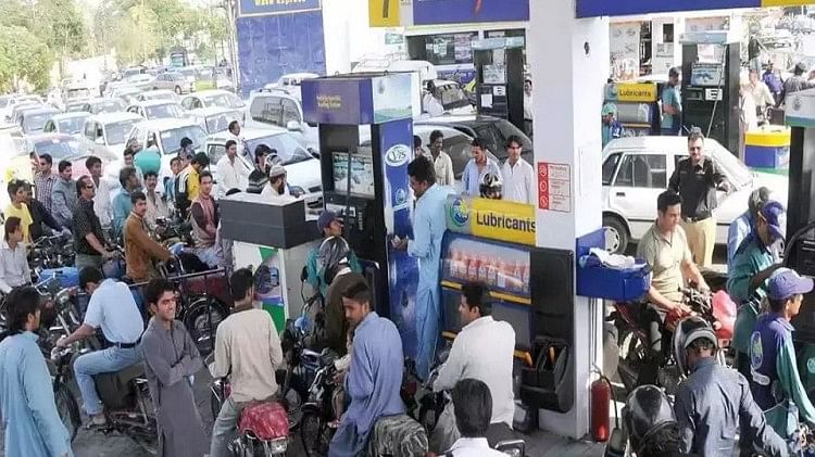 Pakistan crisis: Petrol, diesel prices hit record highs in Pakistan, price hits Rs 330 per liter – Fuel prices in Pakistan hit record high after caretaker government announces yet another hike

 | Pro IQRA News