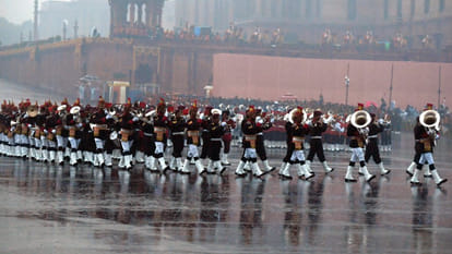 Beating the Retreat ceremony Updates at Vijay Chowk Delhi Drone Show President Droupadi Murmu PM Modi