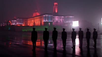Beating the Retreat ceremony Updates at Vijay Chowk Delhi Drone Show President Droupadi Murmu PM Modi