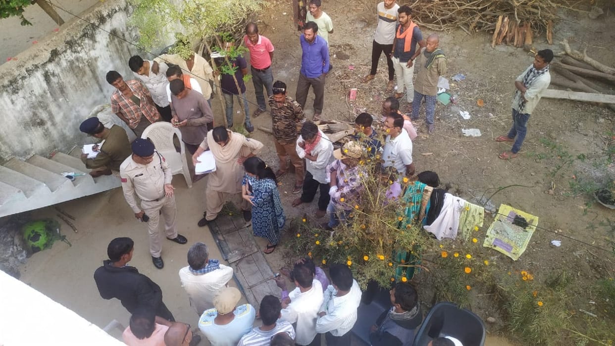 chhattisgarh woman burnt body found in house in balod