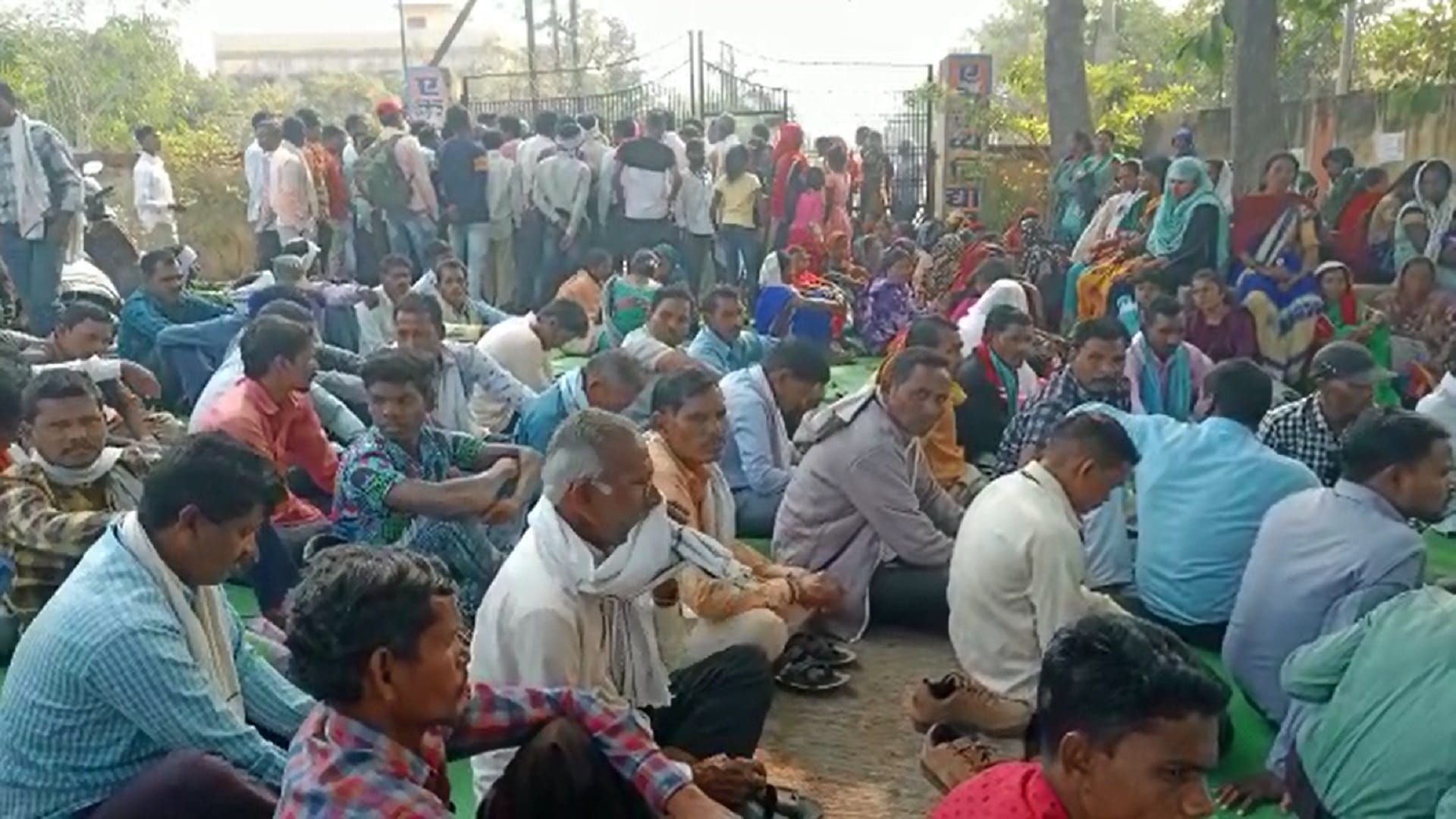 uproar of parents due to disorder in eklavya school in rajnandgaon