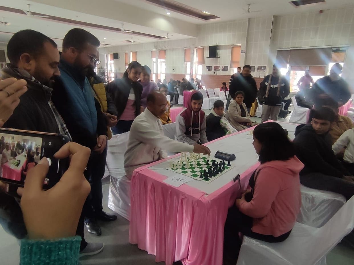 Vivek Sharma ahead in amateur chess competition