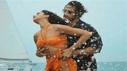 Pathaan Controversy hindu sangathan breaks shahrukh khan deepika film digital poster in bhayandar mumbai