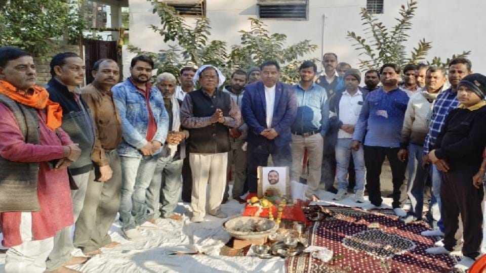 people demanded withdrawal of statement by performing havan to purify intellect of Swami Prasad Maurya In Firo