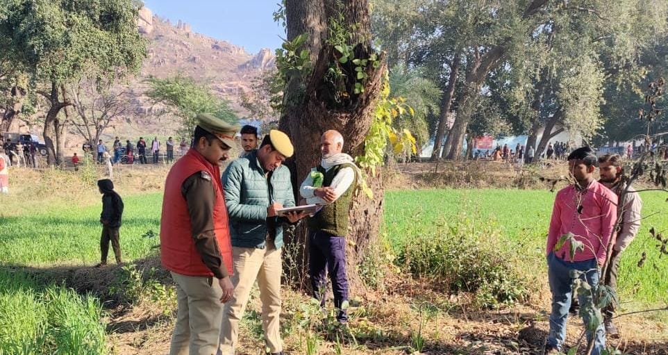 The dead body of a laborer who returned from Delhi was found hanging