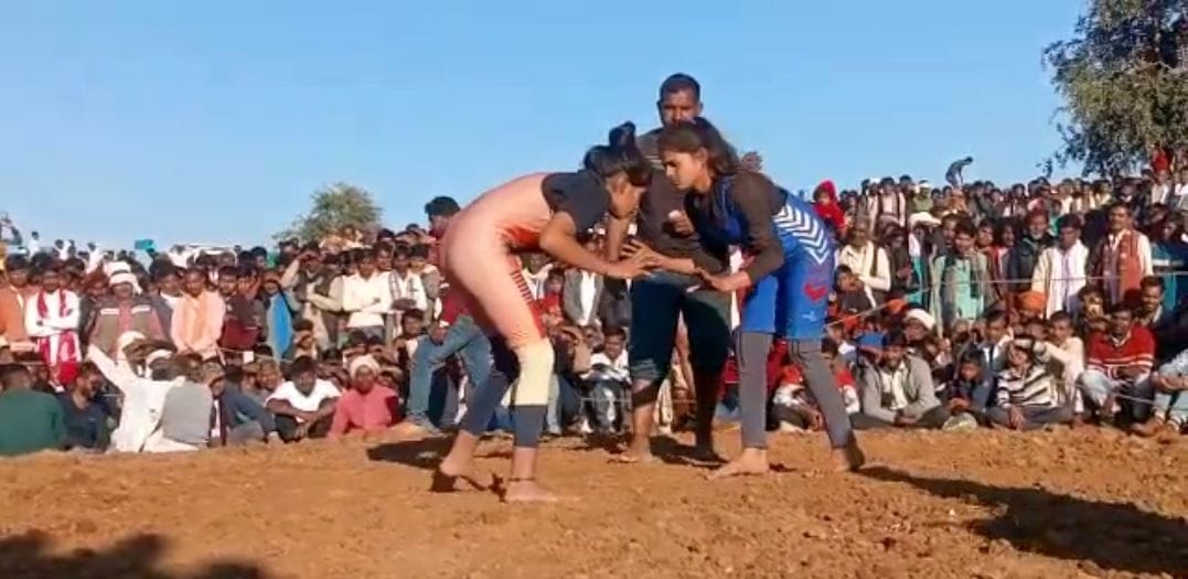 Gauri wrestler slaps Aarti