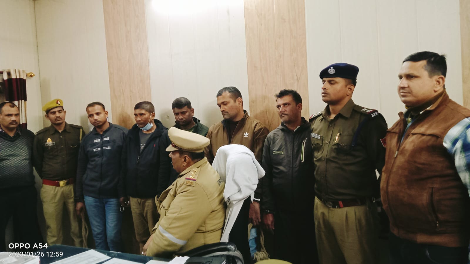 The case of robbery wearing khaki uniform, Monogram of Maharashtra and MP Police