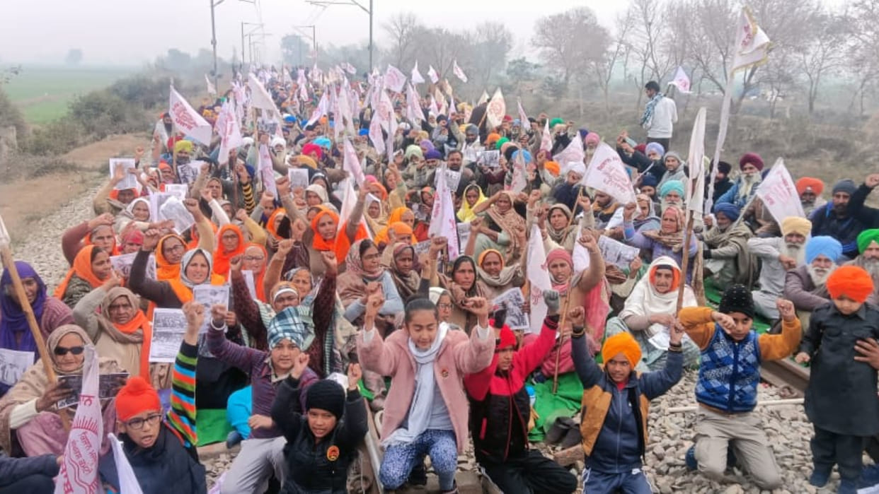 Rail stop movement of farmers in Punjab, farmers stopped trains