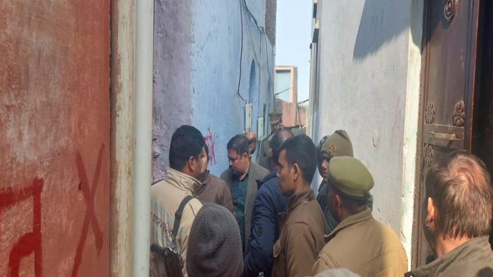 administration has instructed thirty families to vacate their homes overnight In Tila Maithan at Agra