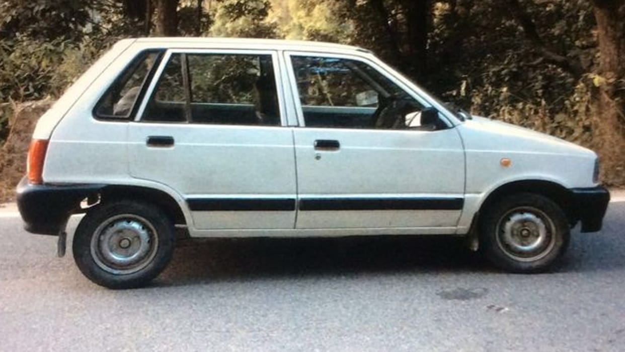 Thief stole a Maruti 800 car from outside house in Sabzi Mandi Cantonment area of Sehore