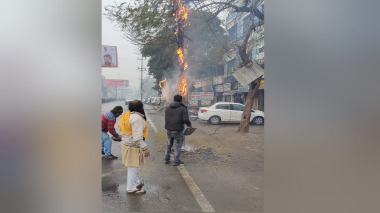 pole caught fire in meerut nobody injured due to taking urgent action