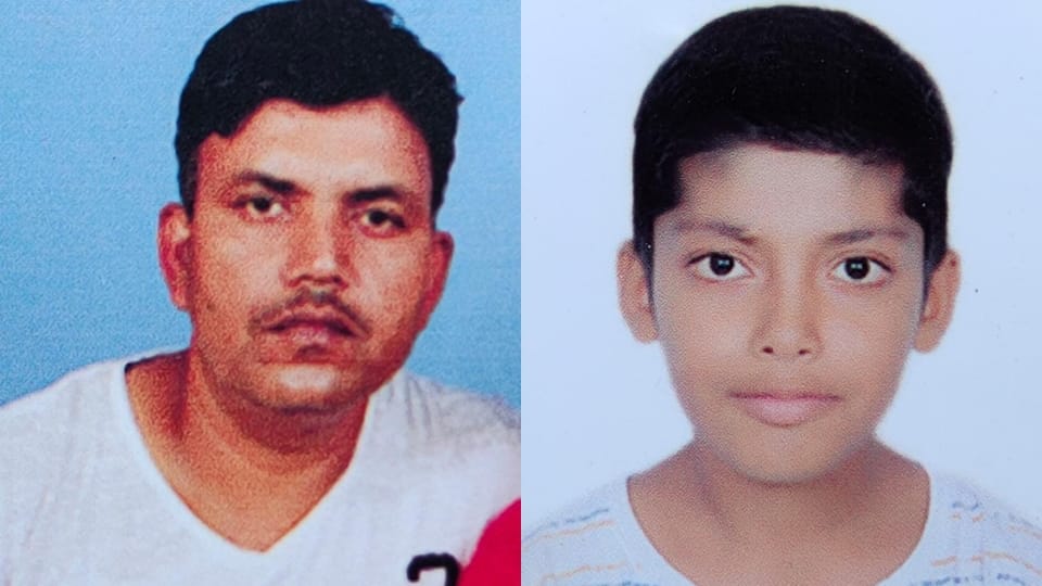Bus coming from wrong direction collided with car in Jhansi father and son died