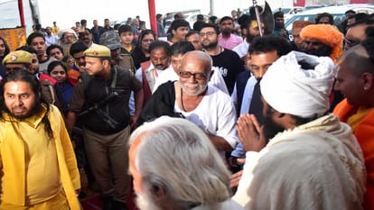 Morari Bapu met many saints including Shankaracharya after Sangam darshan