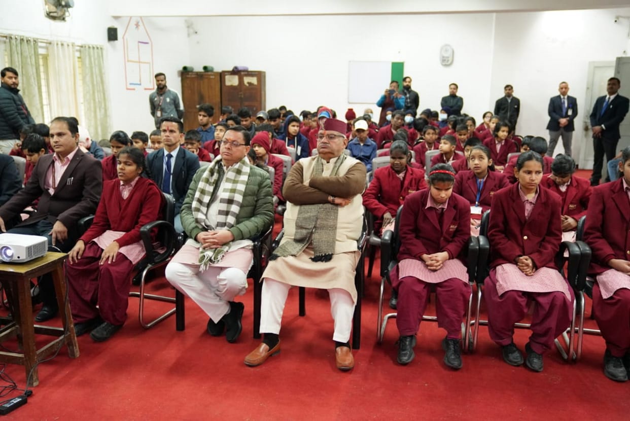 PM Mann Ki Baat CM Dhami listened to PM Mann Ki Baat with children Uttarakhand news in hindi