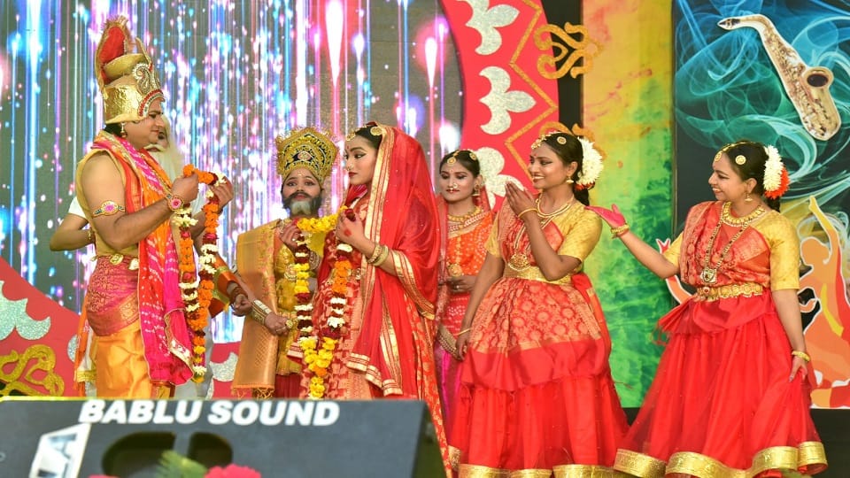 142nd exhibition started in Aligarh colorful inauguration
