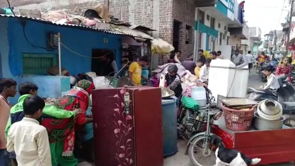 Daughter consumed poisonous substance after father made her homeless in Ratlam