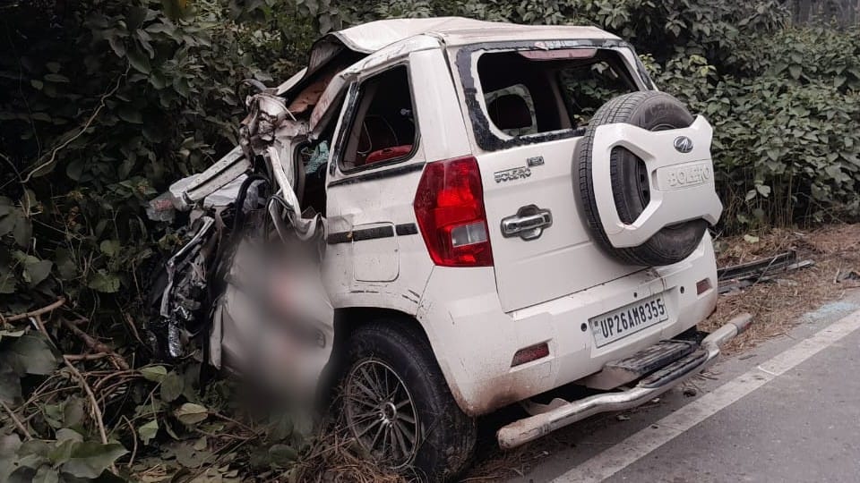 husband wife dies in road accident who going to Ayodhya in shahjahanpur