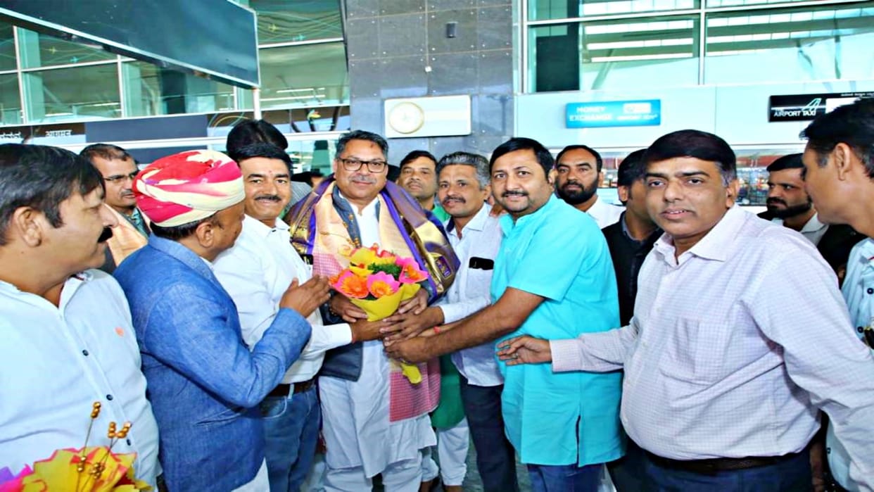 BJP State President Satish Poonia reached Karnataka