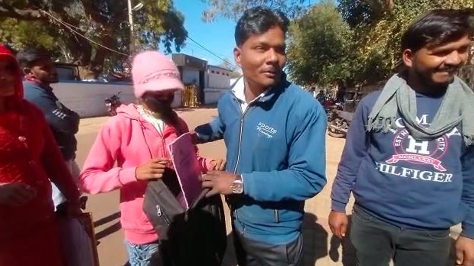 धोखाधड़ी के पीड़ित स्टूडेंट्स और अभिभावक
